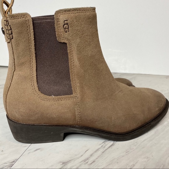 UGG Tan Brown Chelsea Suede Bootie 9 - Picture 12 of 14